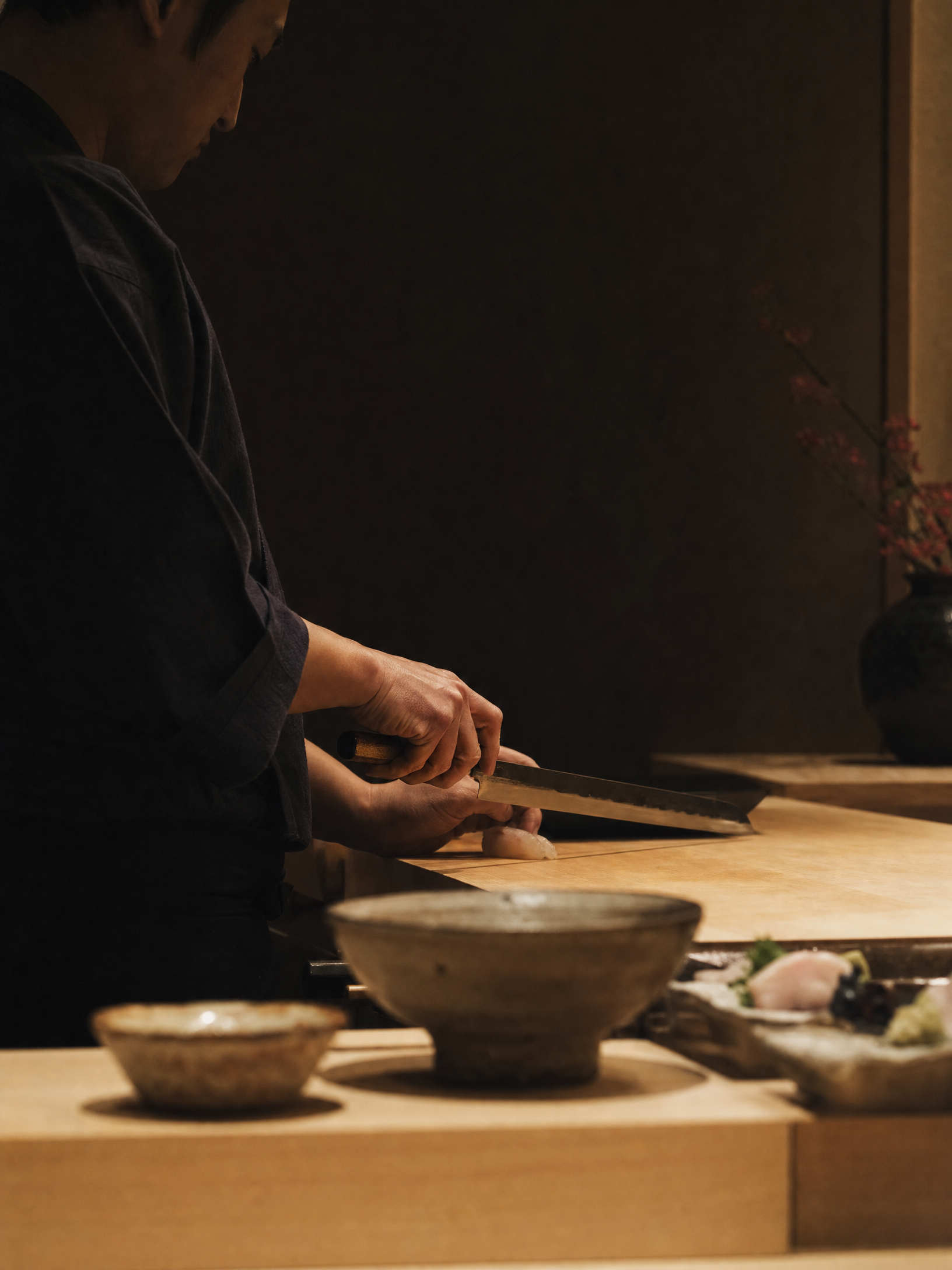 凪の料理長が出汁をとる様子